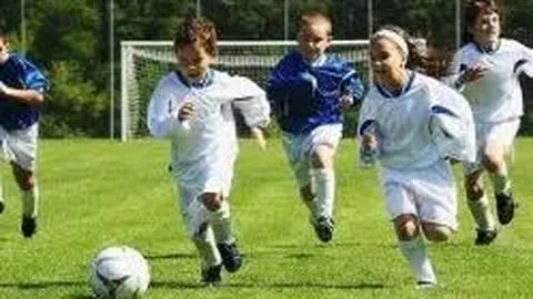 今日黄金股走低，集海资源(02489.HK)跌幅达5.48%，现价1.38港元